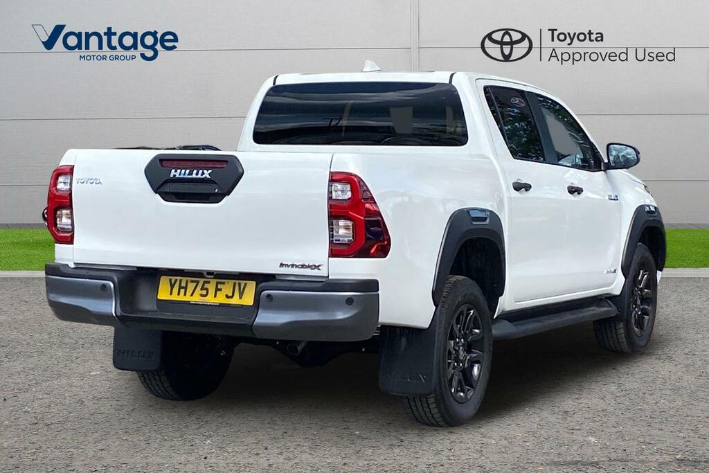 Toyota HILUX 2.8 D-4d-h Invincible X 4Wd Euro 6 White #2