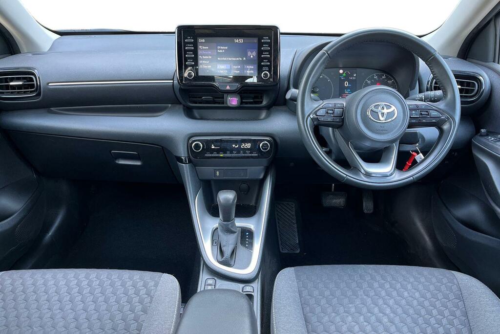 Toyota Yaris 1.5 Vvt-h Icon Hatchback Hybrid E-cvt E YF73OCJ White #6