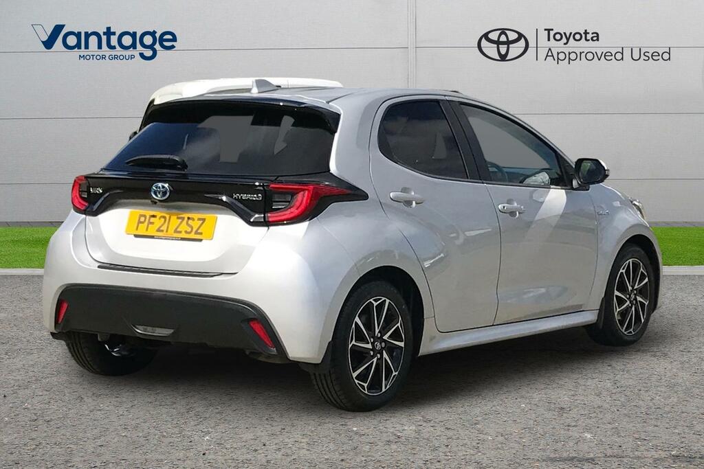 Toyota Yaris 1.5 Vvt-h Design E-cvt Euro 6 Ss PF21ZSZ Silver #2