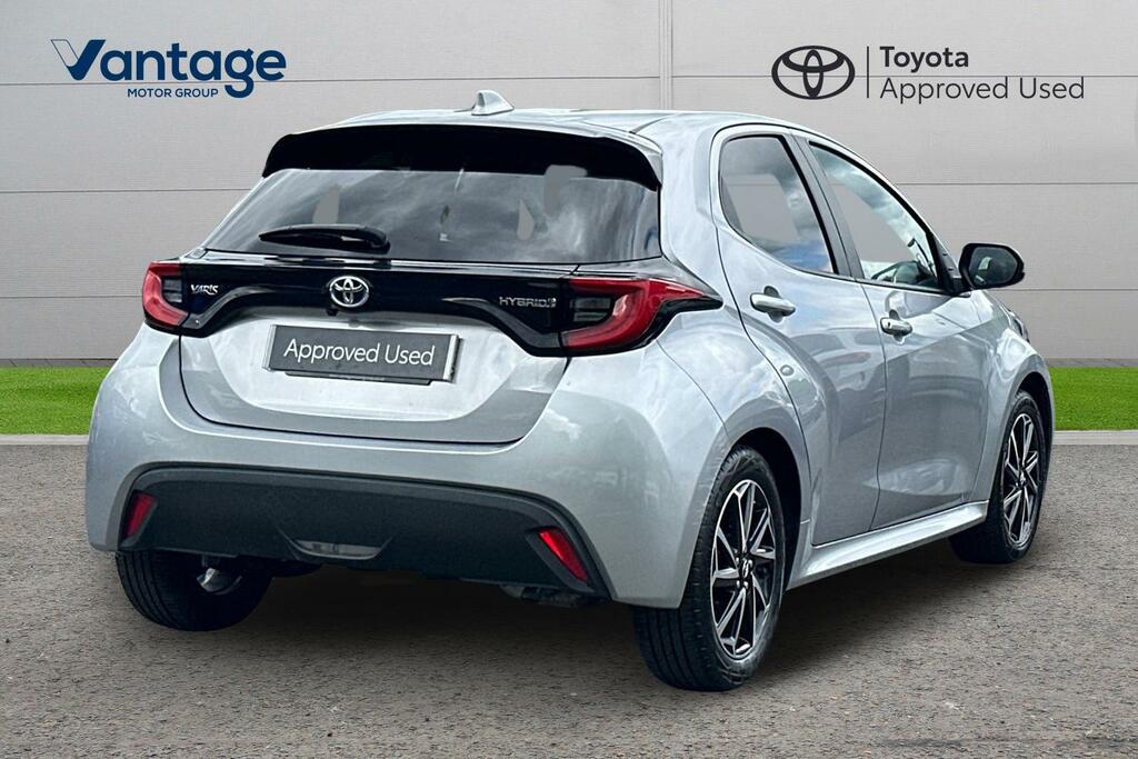 Toyota Yaris 1.5 Vvt-h Design E-cvt Euro 6 Ss YB22EAC Silver #2