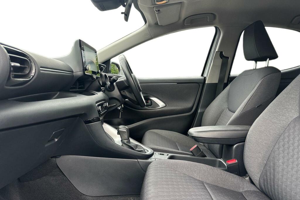 Toyota Yaris 1.5 Vvt-h Design E-cvt Euro 6 Ss YB22EAC Silver #5