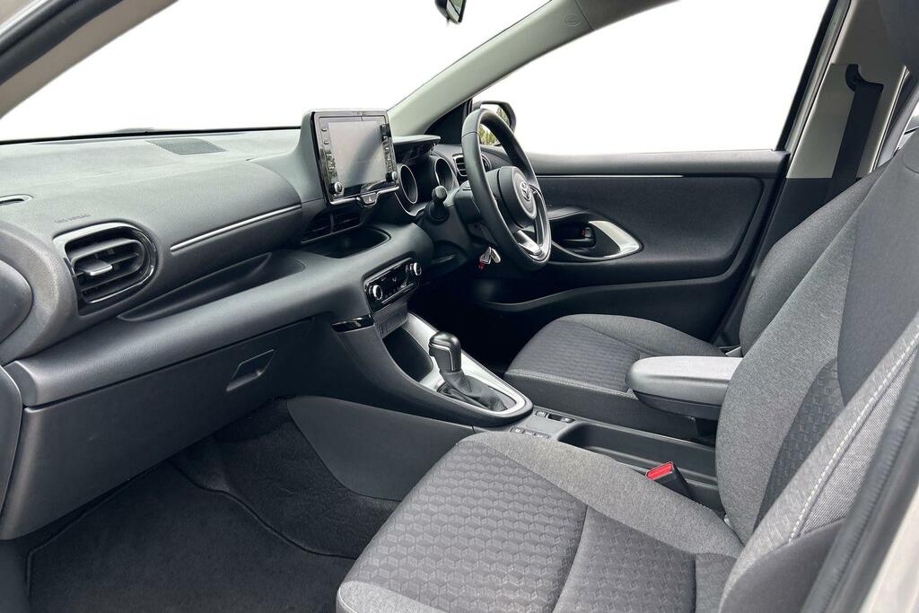 Toyota Yaris 1.5 Vvt-h Design E-cvt Euro 6 Ss PN23UJM Silver #5