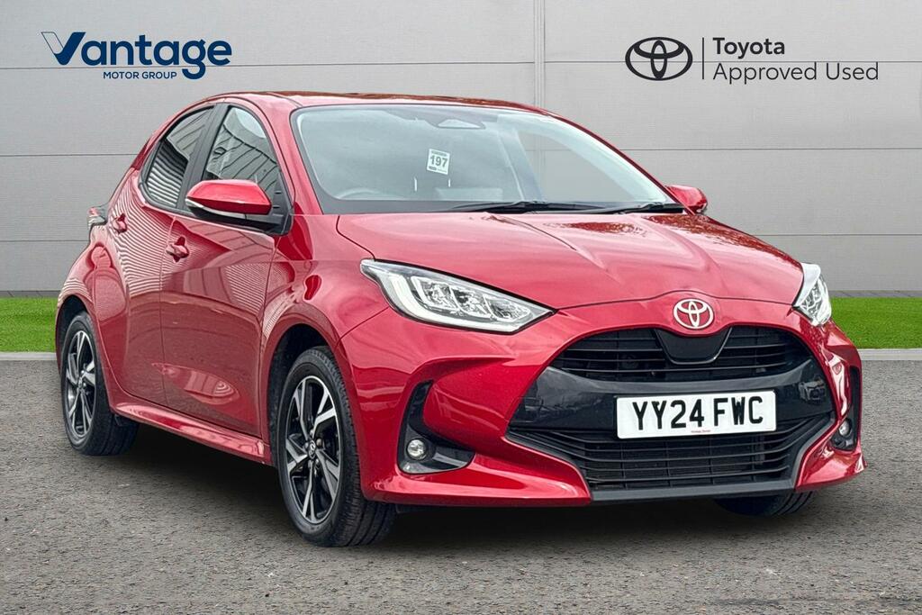 Toyota Yaris 1.5 Vvt-h Design E-cvt Euro 6 Ss Red