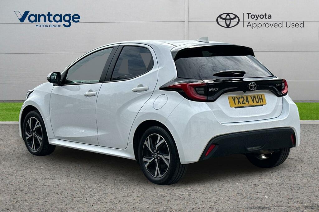 Toyota Yaris 1.5 Vvt-h Design E-cvt Euro 6 Ss YX24VUH White #4