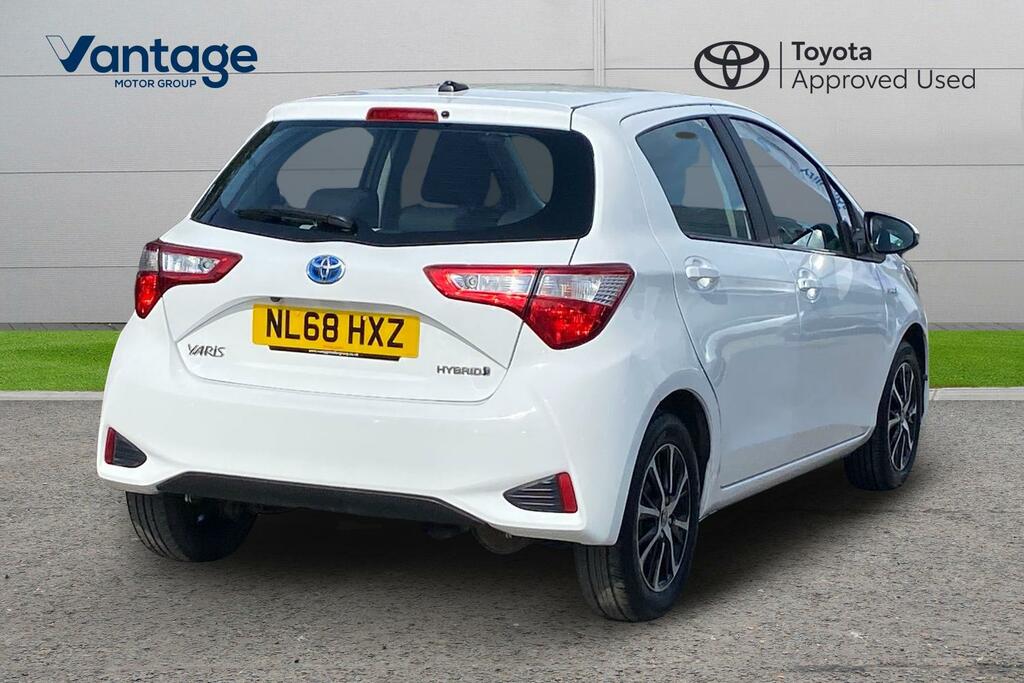 Toyota Yaris 1.5 Vvt-h Icon Tech E-cvt Euro 6 Ss NL68HXZ White #2