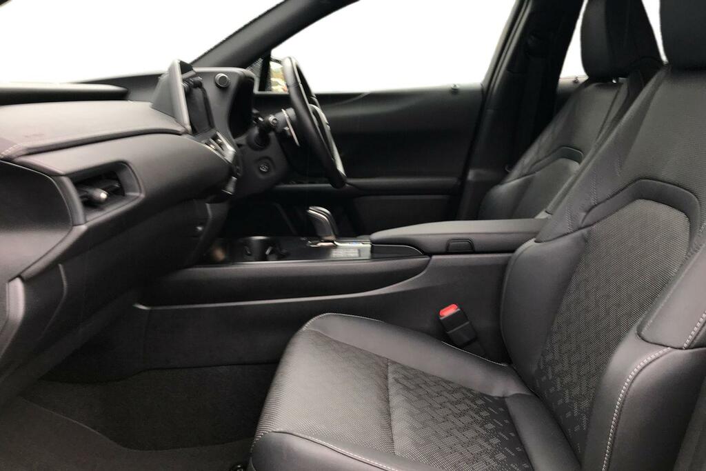 Lexus UX 300E 72.8Kwh Premium Plus Silver #6