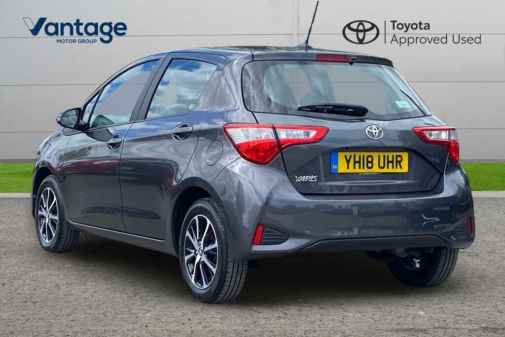 Toyota Yaris 1.5 Vvt-i Icon Tech Euro 6 Grey #4