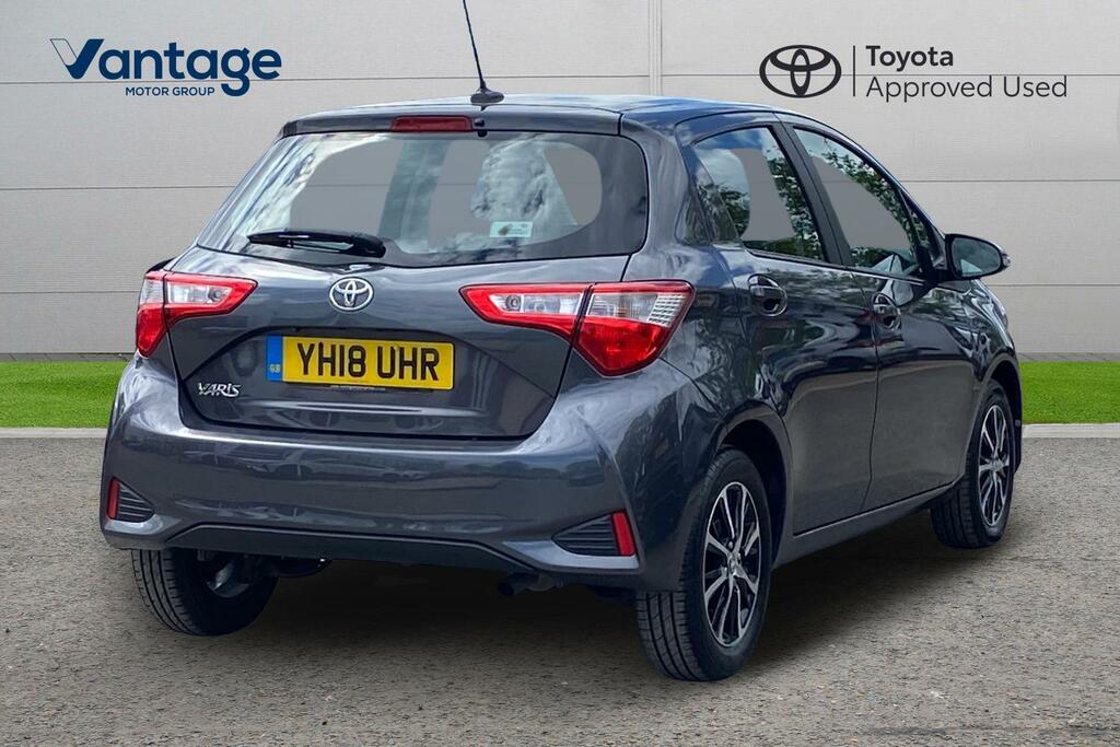 Toyota Yaris 1.5 Vvt-i Icon Tech Euro 6 Grey #2