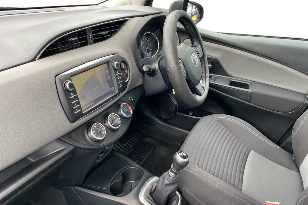 Toyota Yaris 1.5 Vvt-i Icon Tech Euro 6 Grey #5