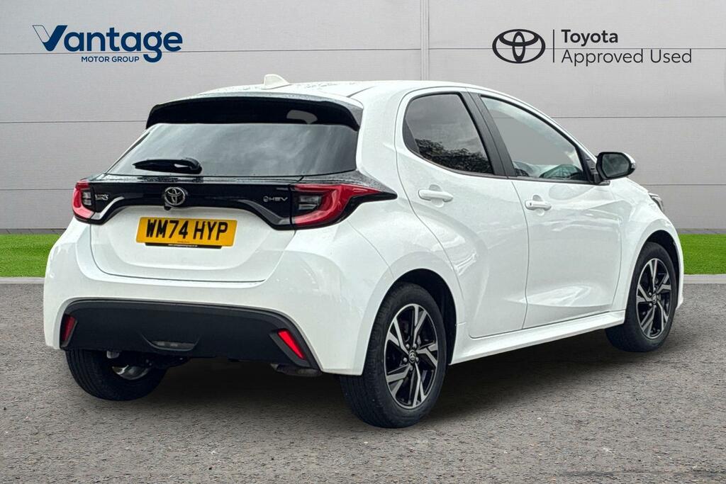 Toyota Yaris 1.5 Vvt-h Design E-cvt Euro 6 Ss WM74HYP White #2