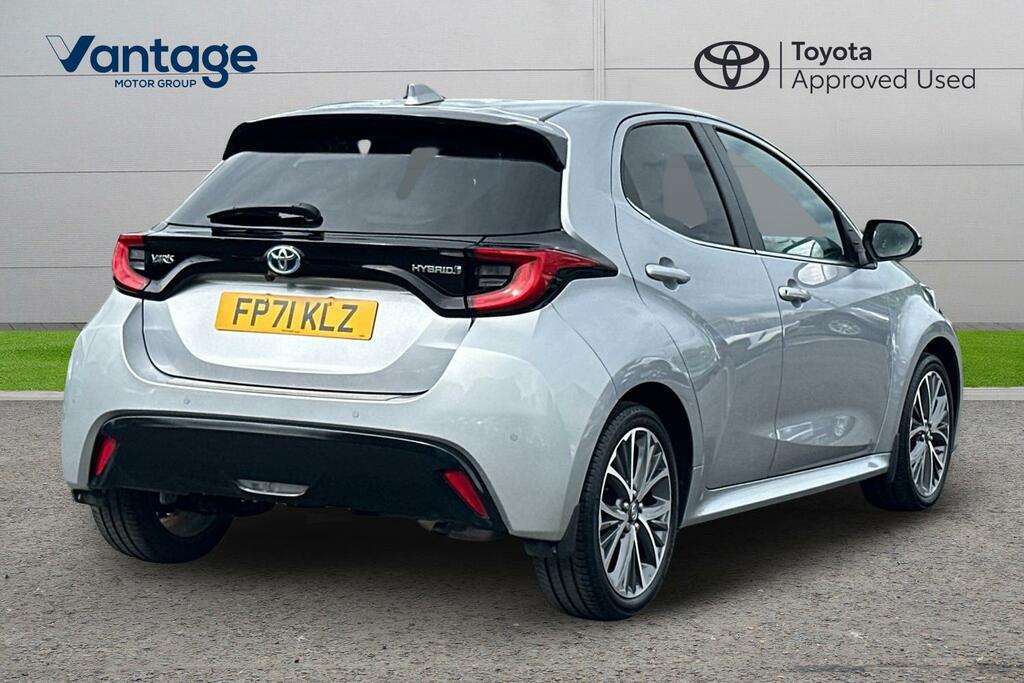 Toyota Yaris 1.5 Vvt-h Excel E-cvt Euro 6 Ss FP71KLZ Silver #2