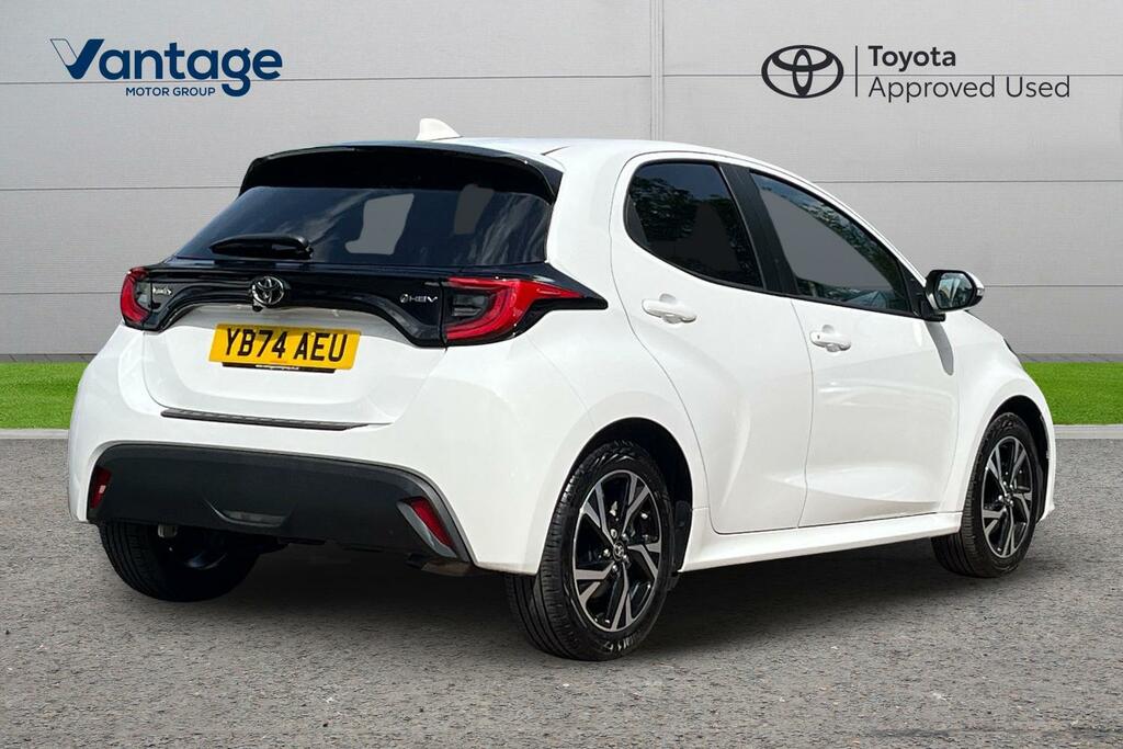 Toyota Yaris 1.5 Vvt-h Design Hatchback Hybrid E-cvt YB74AEU White #2