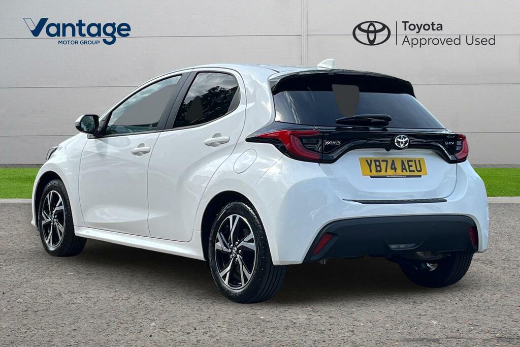 Toyota Yaris 1.5 Vvt-h Design Hatchback Hybrid E-cvt YB74AEU White #4