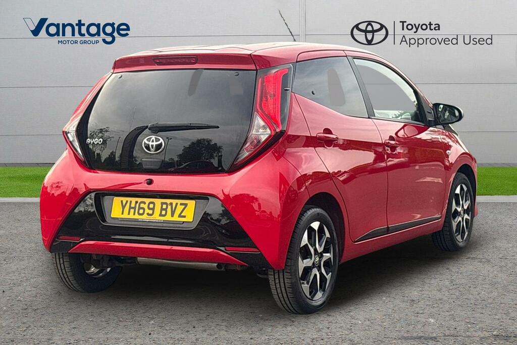 Toyota Aygo 1.0 Vvt-i X-trend Euro 6 YH69BVZ Red #2