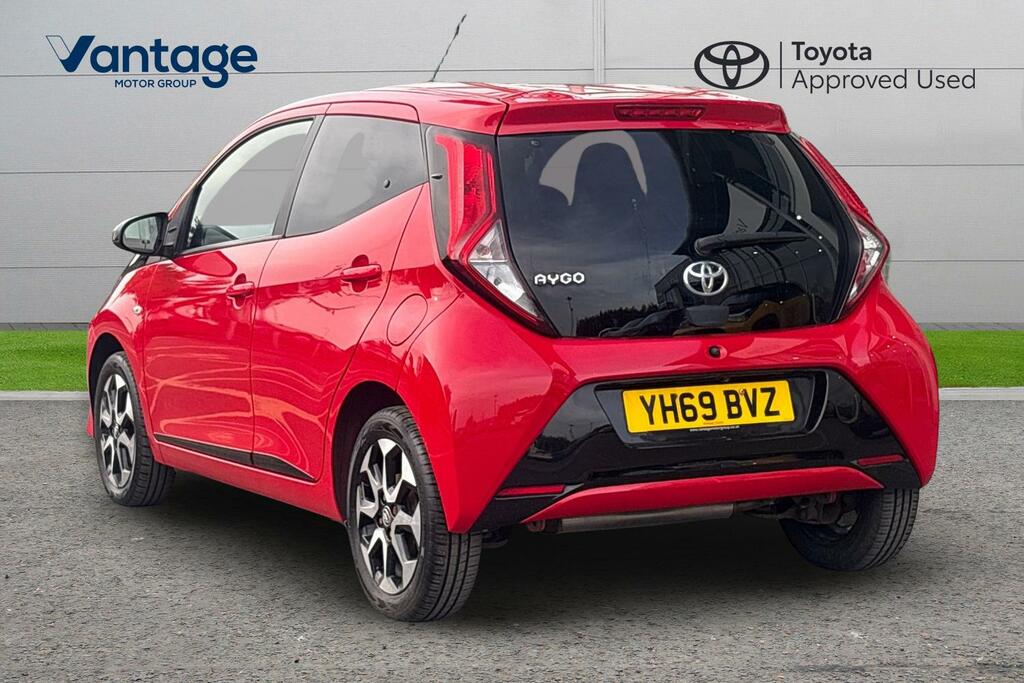 Toyota Aygo 1.0 Vvt-i X-trend Euro 6 YH69BVZ Red #4