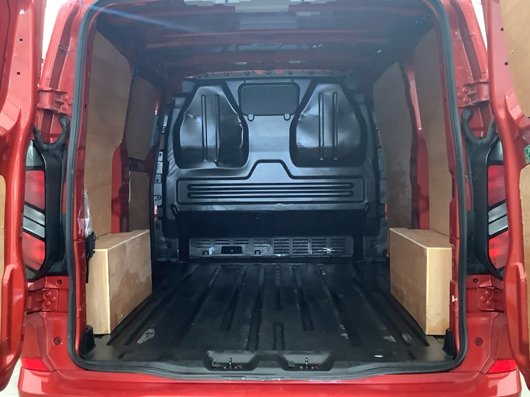 Ford Transit Custom 300 Limited L1 H1 Swb 2.0 Ecoblue 136Ps Red