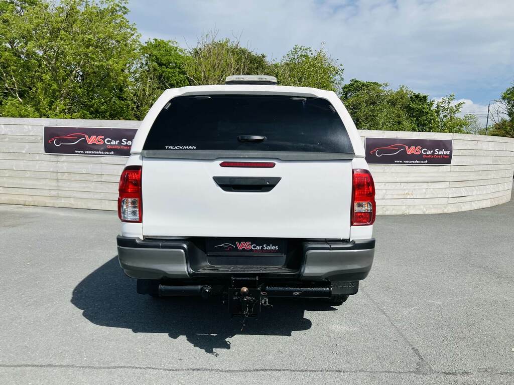 Toyota HILUX Active D Cab Pick Up 2.4 D-4d White #4