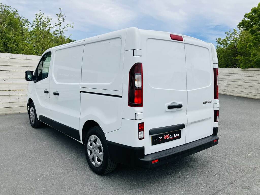 Renault Trafic Sl28 Blue Dci 130 Business Van SA22WYF White #4