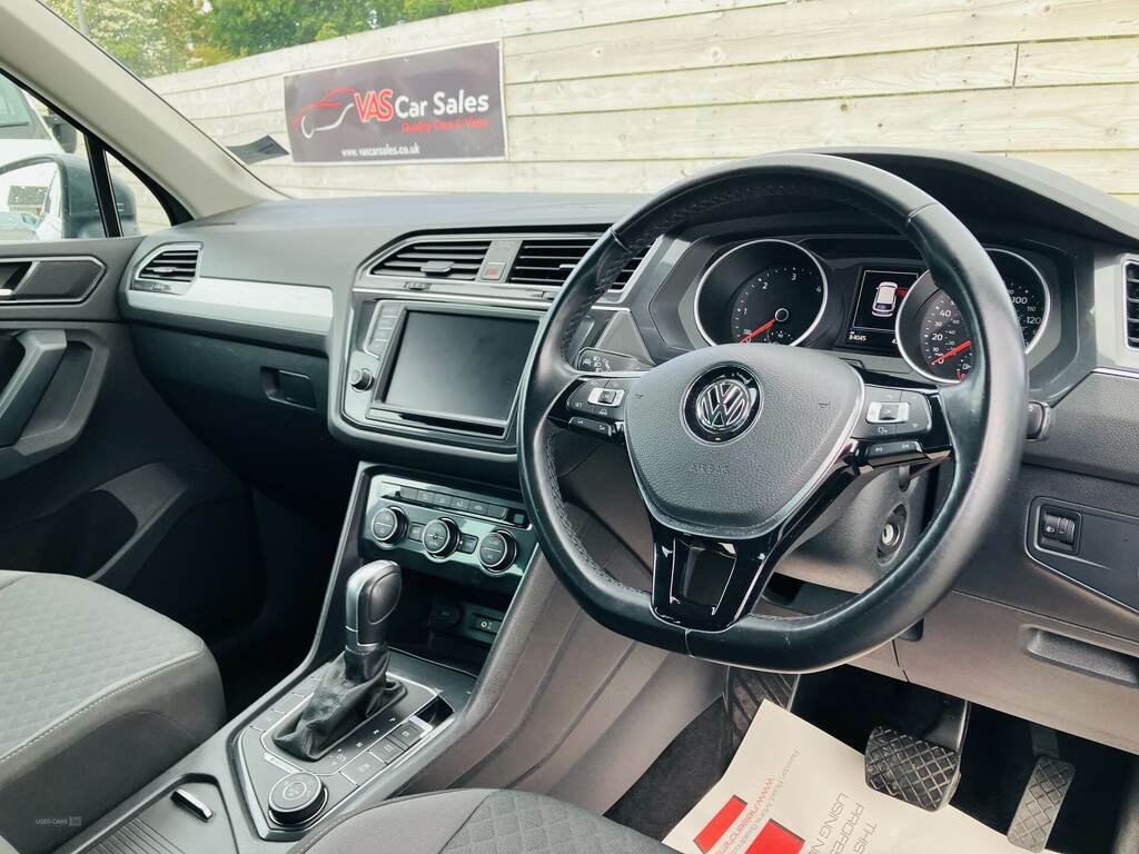 Volkswagen Tiguan 2.0 Tdi 150 4Motion Se Nav Dsg FN17MEV Grey #6