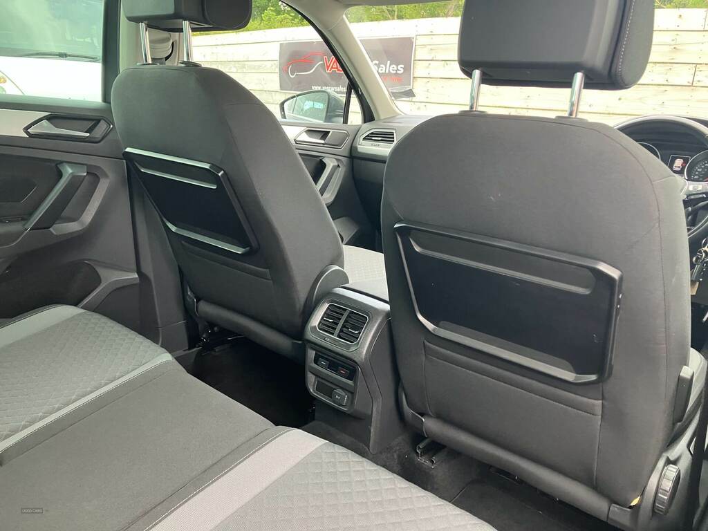 Volkswagen Tiguan 2.0 Tdi 150 4Motion Se Nav Dsg FN17MEV Grey #5
