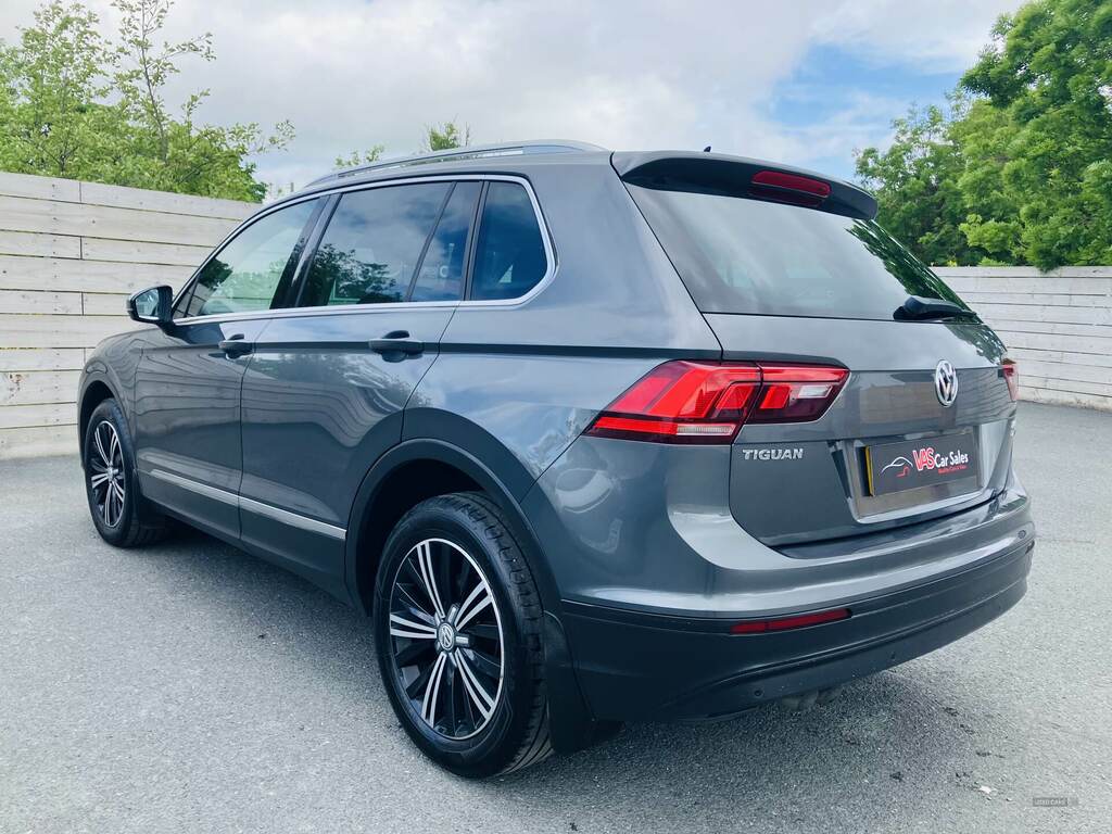 Volkswagen Tiguan 2.0 Tdi 150 4Motion Se Nav Dsg FN17MEV Grey #3