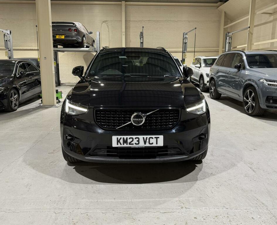Volvo XC40 1.5H T5 Recharge 10.7Kwh Ultimate Dark Euro 6 KM23VCT Black #2