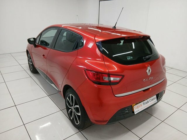 Renault Clio 0.9 Tce Play Hatchback Euro 6 S SC18KJX Red #4