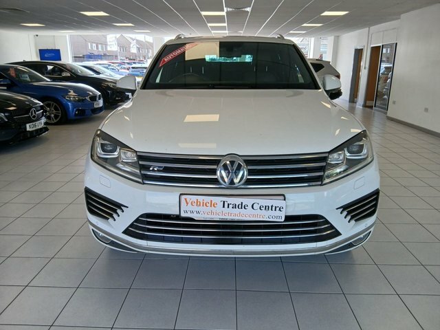 Volkswagen Touareg 3.0 Tdi V6 Bluemotion Tech R-line Suv T RJ15PNU White #2