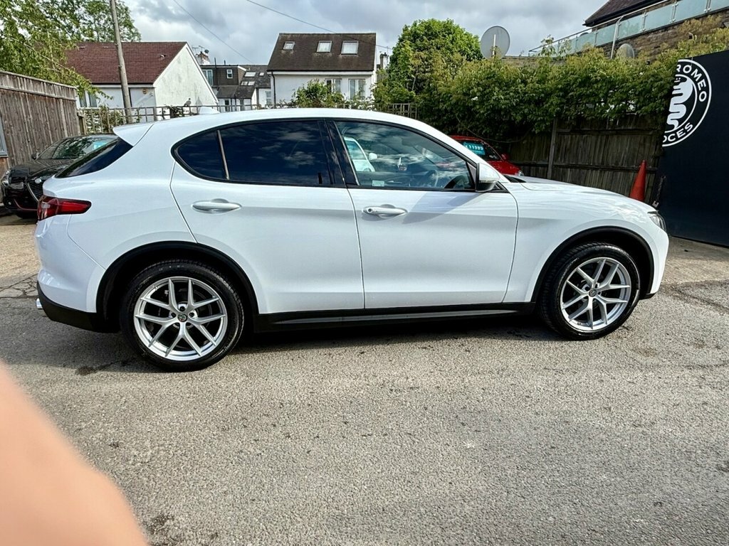Alfa Romeo Stelvio 2.2L Milano Edizione White #4