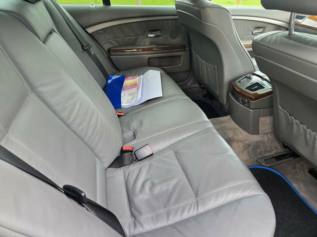 BMW 7 Series Saloon Blue #6