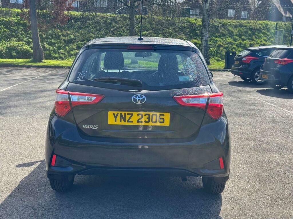 Toyota Yaris 1.5 Vvt-i Icon Euro 6 YNZ2306 Black #2