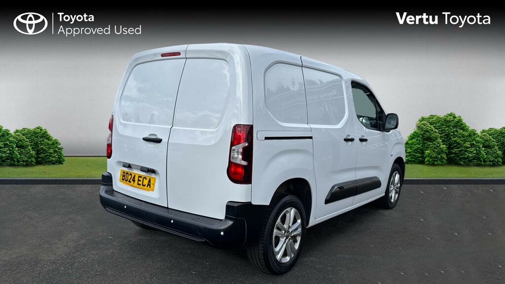 Toyota Proace City Design White #2