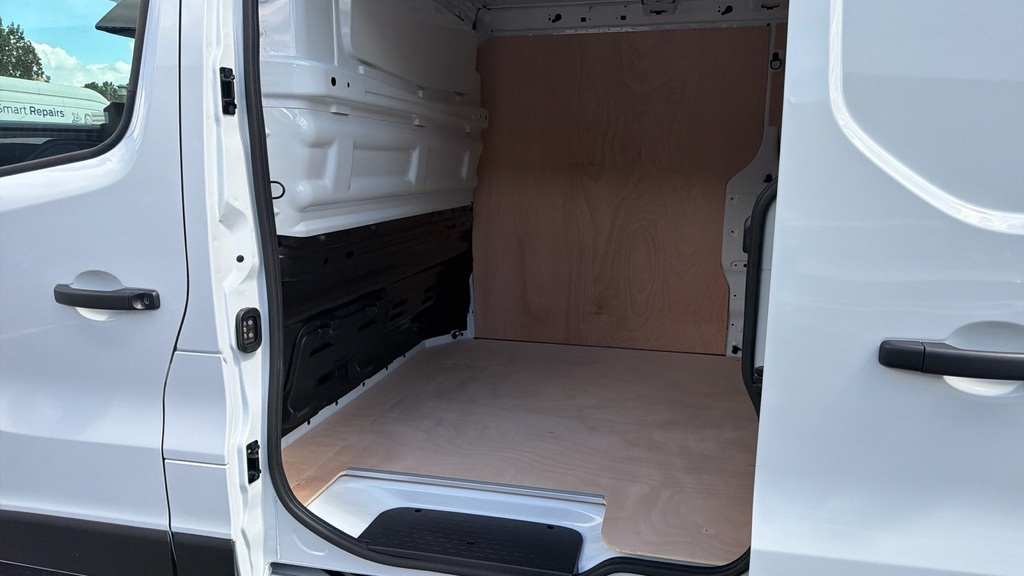 Renault Trafic Advance White #5