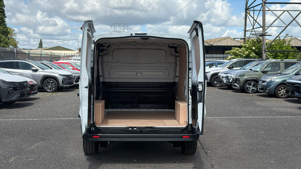 Renault Trafic Advance White #3