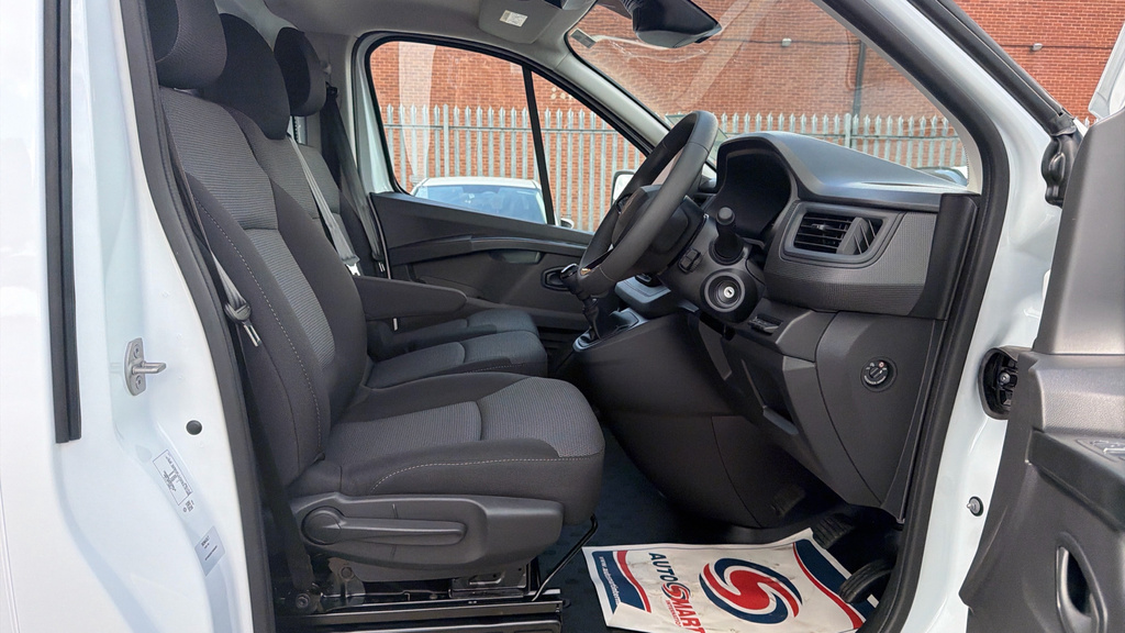 Renault Trafic Advance White #6