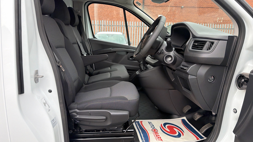 Renault Trafic Advance White #6
