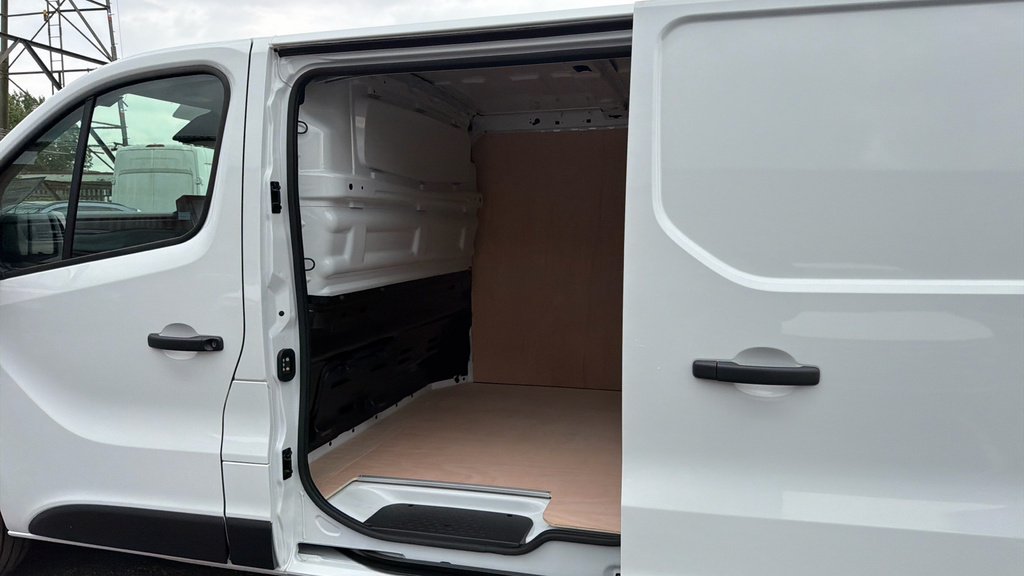 Renault Trafic Advance White #5