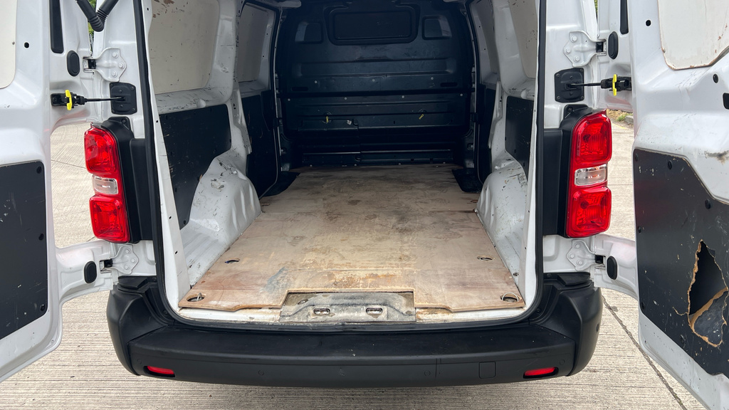Vauxhall Vivaro Dynamic White #4