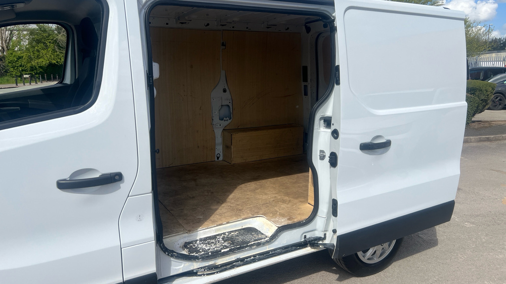 Renault Trafic Business White #5