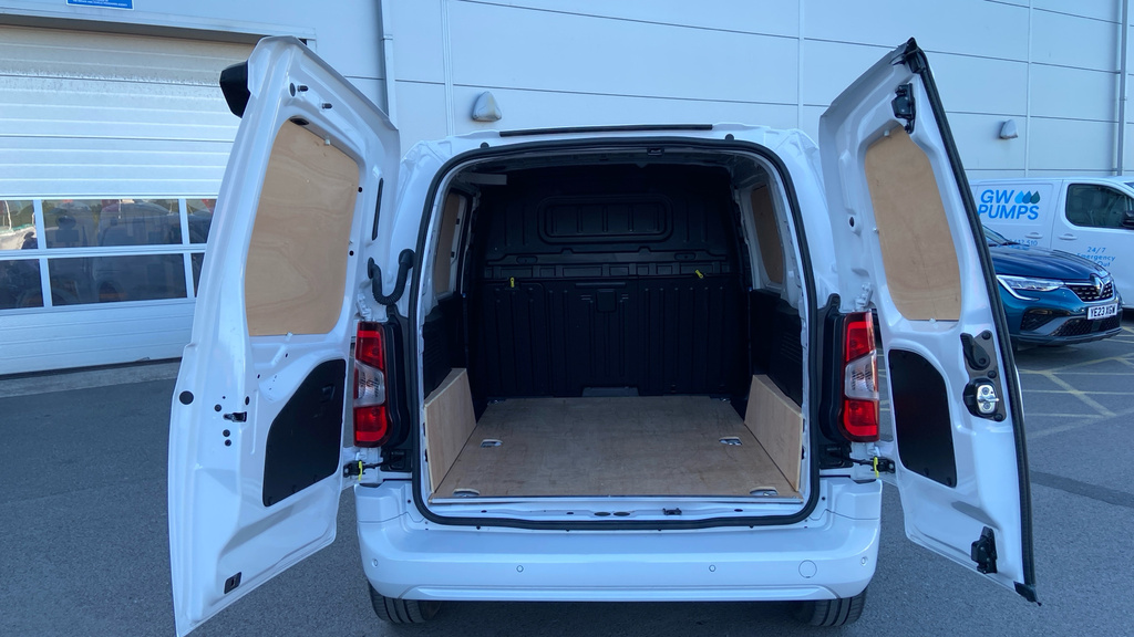Citroen Berlingo Driver White #4