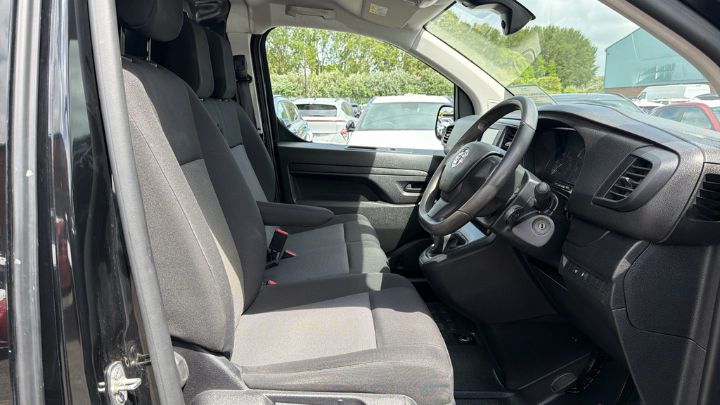 Vauxhall Vivaro Pro Black #6