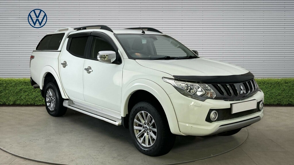 Mitsubishi L200 Pickup White