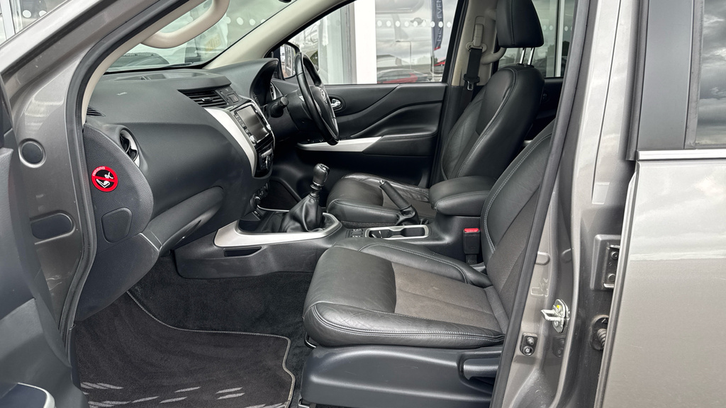 Nissan Navara N-guard Grey #5