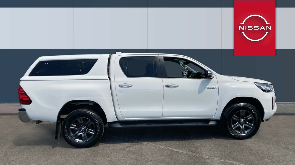Toyota HILUX Icon White #4