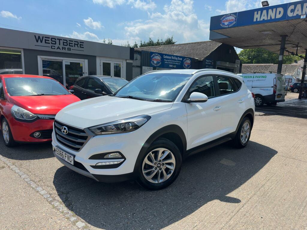 Hyundai Tucson 1.7 Crdi Blue Drive Se Nav Euro 6 Ss E066FVC White #3