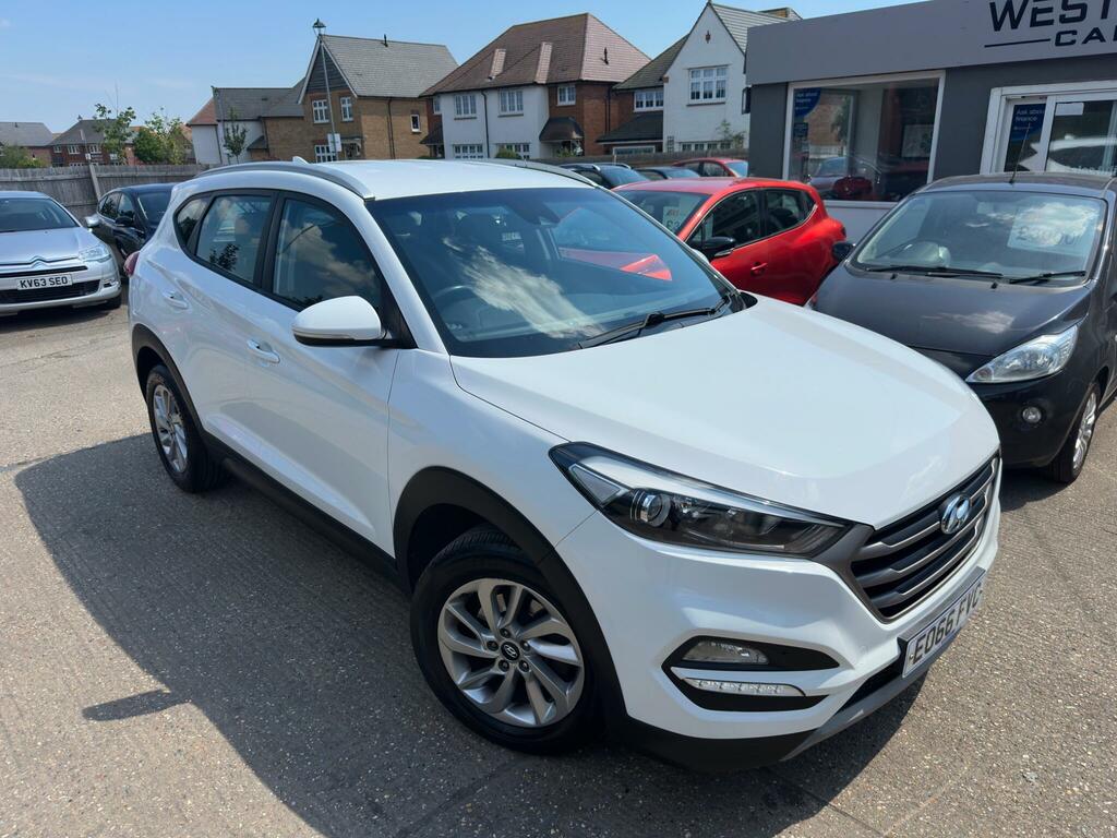 Hyundai Tucson 1.7 Crdi Blue Drive Se Nav Euro 6 Ss E066FVC White #5