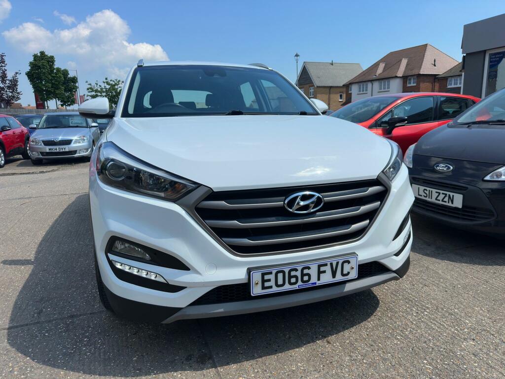 Hyundai Tucson 1.7 Crdi Blue Drive Se Nav Euro 6 Ss E066FVC White #2