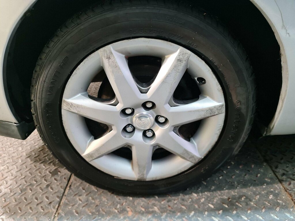 Toyota Prius 1.5 T4 Cvt Silver #26
