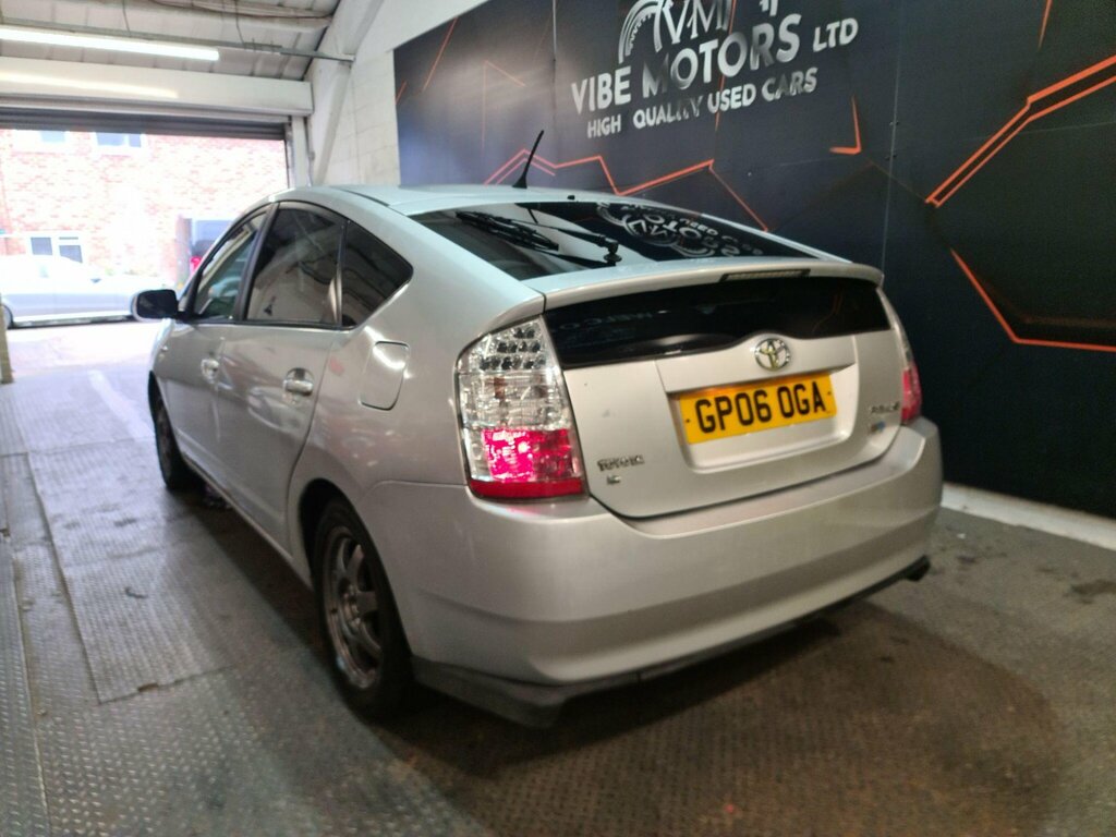 Toyota Prius 1.5 T3 Cvt GP06OGA Silver #5