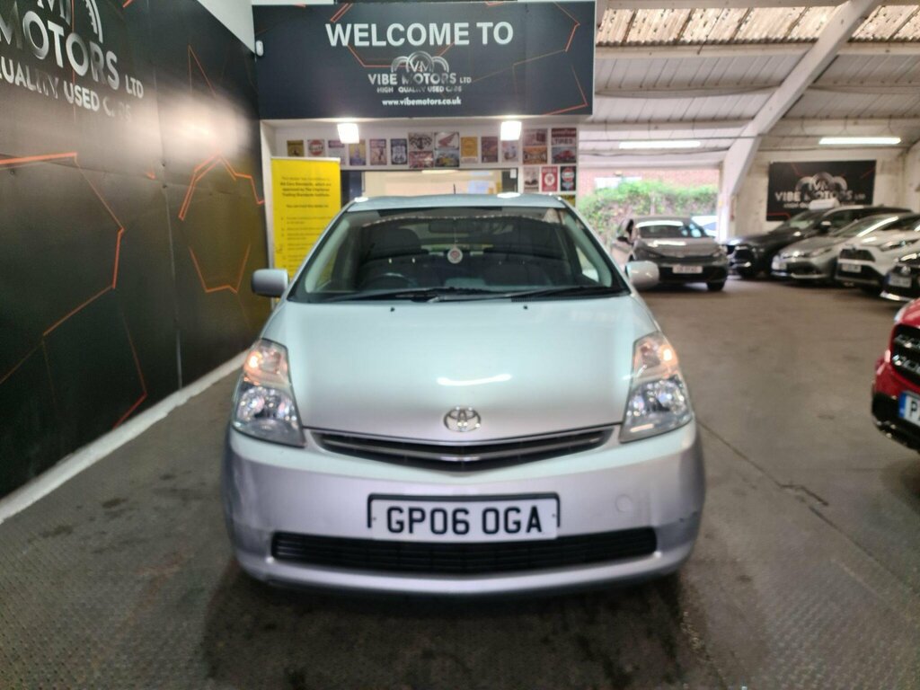 Toyota Prius 1.5 T3 Cvt GP06OGA Silver #2